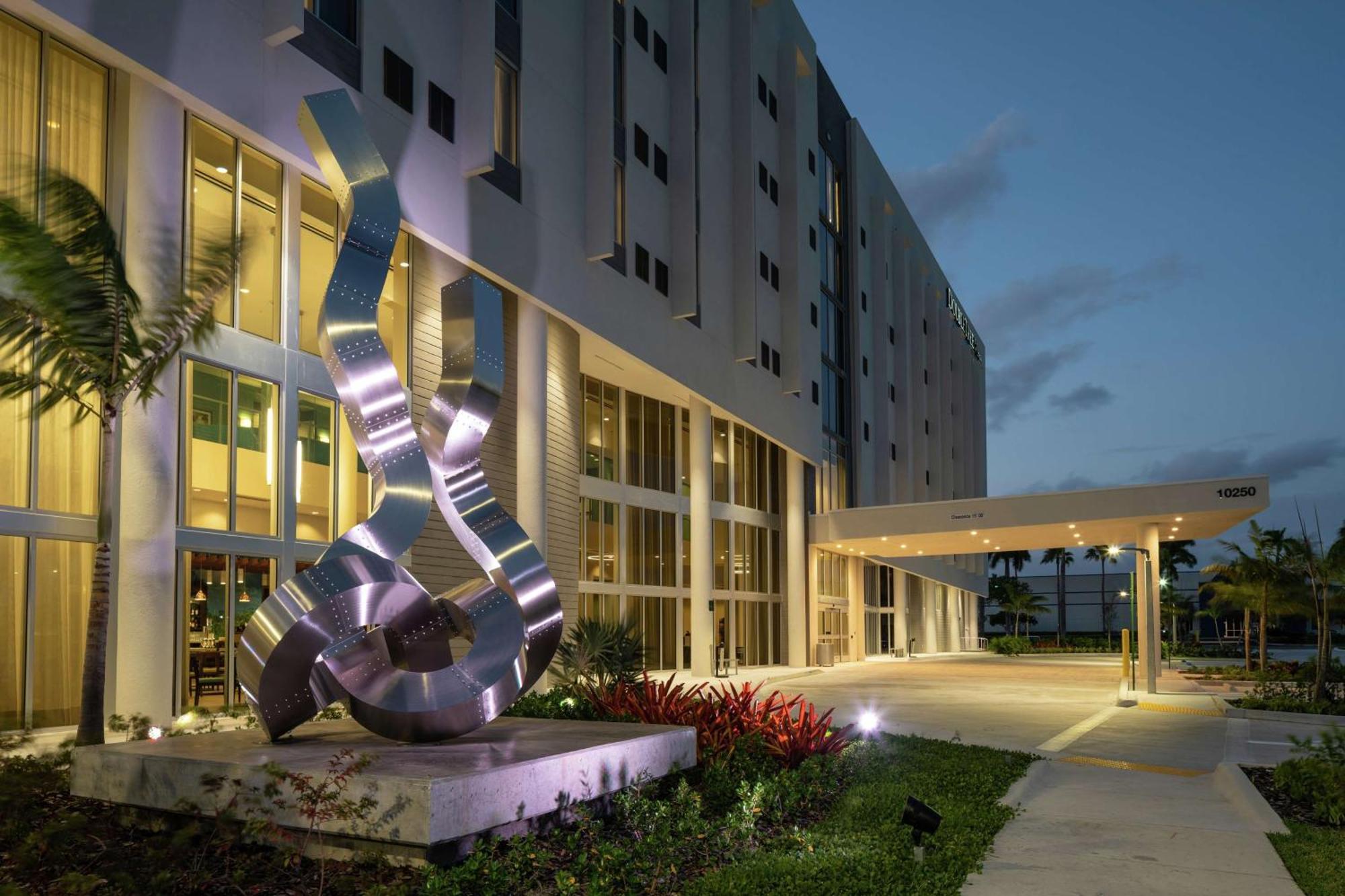 Doubletree By Hilton Miami Doral Hotell Sweetwater Eksteriør bilde