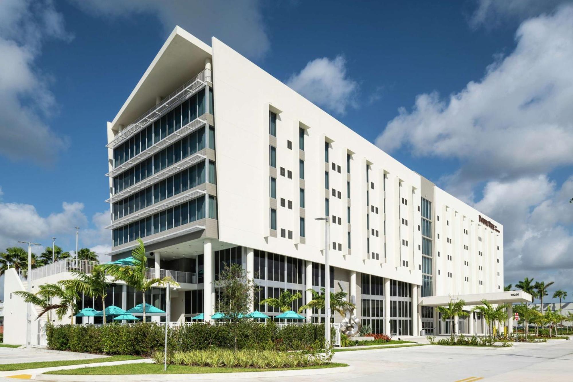 Doubletree By Hilton Miami Doral Hotell Sweetwater Eksteriør bilde